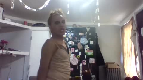 Lapuzzycat201923 online show from 12/04/24, 05:00