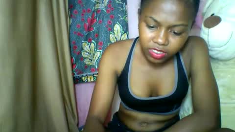 Snapshot of lara_belle chatting on 05/01/26, 10:03 lara_belle online show from 05/01/26, 10:03