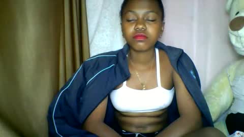 Snapshot of lara_belle chatting on 05/17/26, 01:07 lara_belle online show from 05/17/26, 01:07