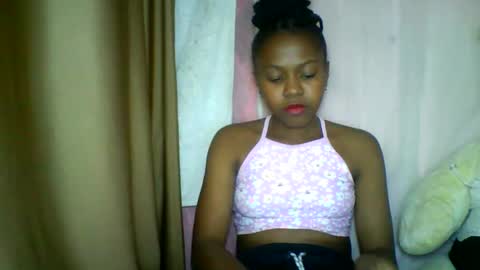 Snapshot of lara_belle chatting on 05/19/26, 02:23 lara_belle online show from 05/19/26, 02:23