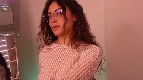 Lara online show from 11/26/25, 10:22