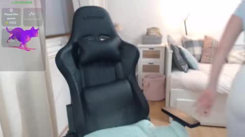 Lara online show from 12/20/25, 07:54