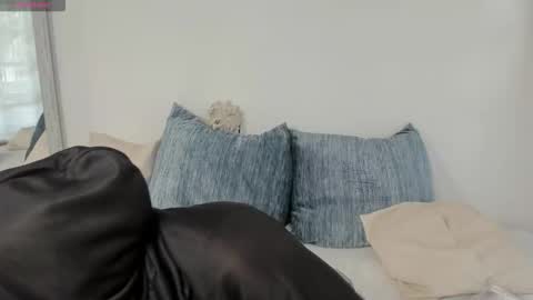 lara_desire online show from 11/11/25, 05:24