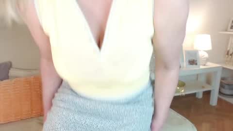 lara_fisher online show from 12/08/24, 01:25