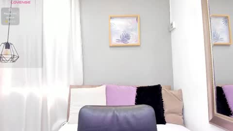 Snapshot of lara_martin chatting on 06/04/26, 07:53 700 200 online show from 06/04/26, 07:53
