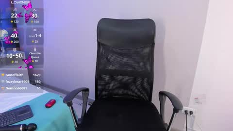 Lara online show from 11/29/25, 03:09