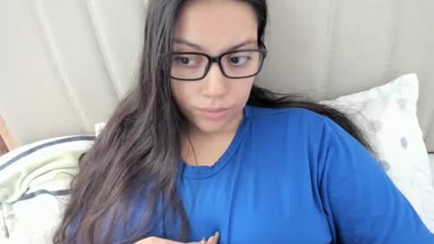 lara online show from 09/16/25, 12:06