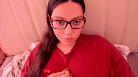 lara online show from 10/21/25, 06:19