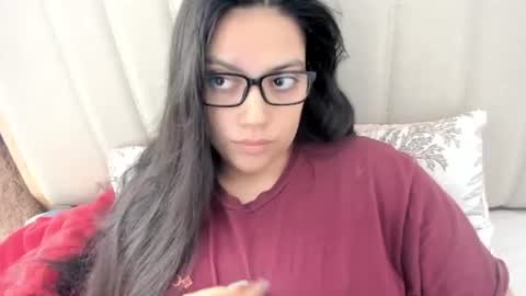 lara online show from 11/17/25, 02:34