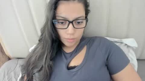 lara online show from 11/26/25, 12:28