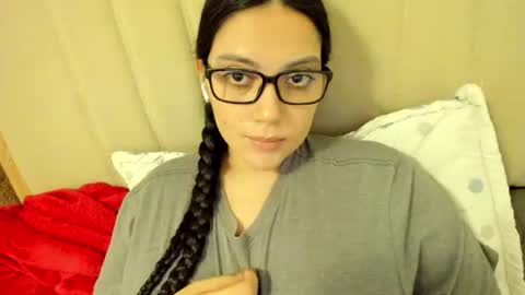 Snapshot of laracamille chatting on 05/17/26, 11:23 lara online show from 05/17/26, 11:23