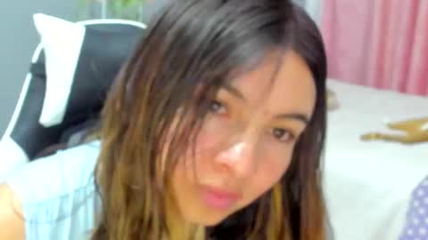 Snapshot of laracat18 chatting on 05/09/26, 11:21 Lara online show from 05/09/26, 11:21