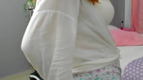Snapshot of laracat18 chatting on 05/15/26, 11:45 Lara online show from 05/15/26, 11:45