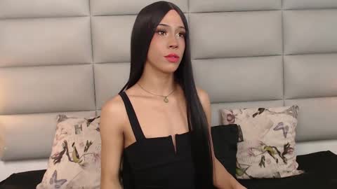 lara online show from 03/10/25, 08:12