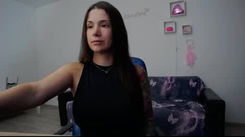 Snapshot of laragrey_minx chatting on 07/17/26, 08:21 Laraminx30 online show from 07/17/26, 08:21