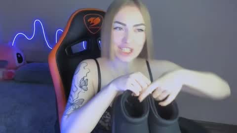 LaraKrein lk online show from 11/21/25, 03:33