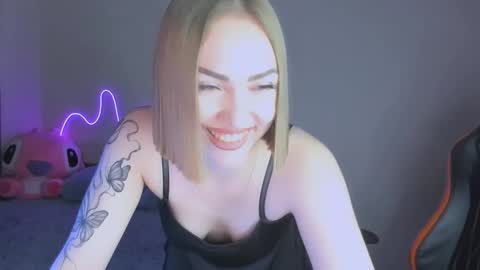 LaraKrein lk online show from 11/23/25, 03:45