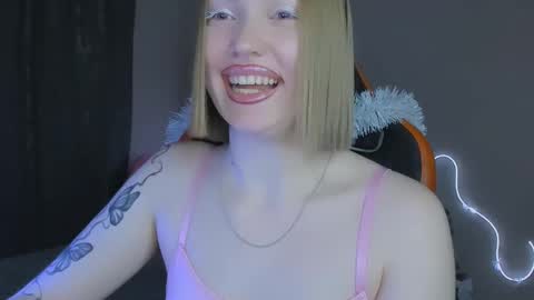 LaraKrein lk online show from 12/19/25, 03:52