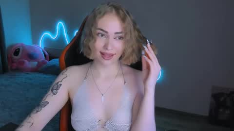 Snapshot of larakrein_lk chatting on 04/24/26, 03:47 LaraKrein lk online show from 04/24/26, 03:47