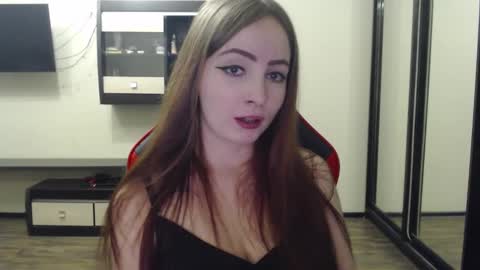 Laralianna online show from 02/18/25, 12:39