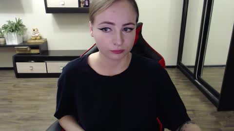 Laralianna online show from 09/21/25, 10:17