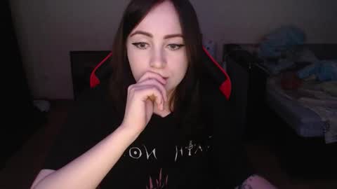 Laralianna online show from 12/17/25, 04:24