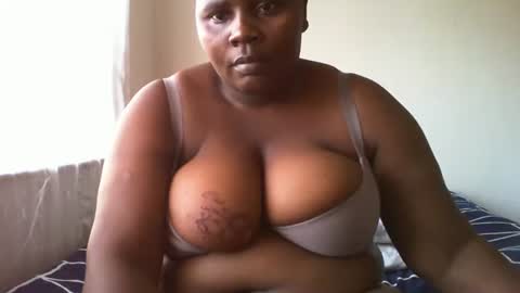 Snapshot of laralovex chatting on 02/23/25, 01:53 laralovex online show from 02/23/25, 01:53