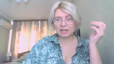 laramrs online show from 10/18/25, 11:55