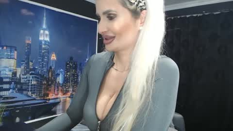 laras_moans online show from 12/29/24, 12:12