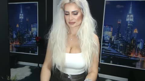 laras_moans online show from 03/12/25, 08:51