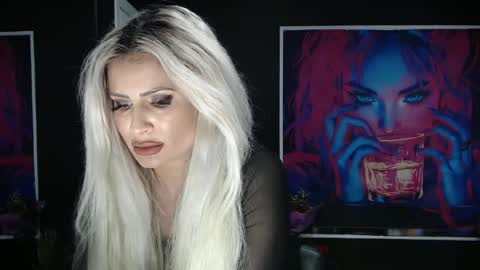 laras_moans online show from 11/21/25, 10:36