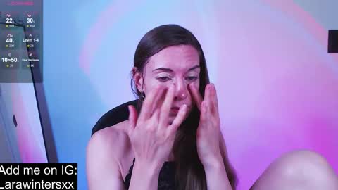 larawinters online show from 11/01/25, 09:50