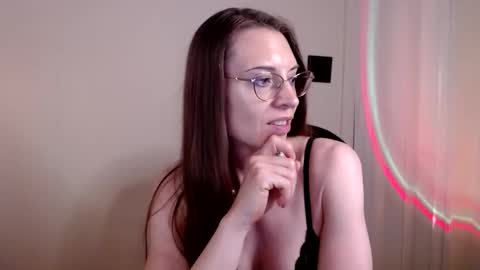 Snapshot of larawintersxxx chatting on 06/09/26, 11:27 larawintersxxx online show from 06/09/26, 11:27