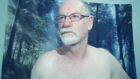 Larbie online show from 12/31/24, 07:40