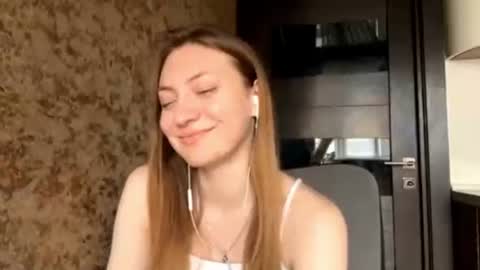 Snapshot of lareebuggie chatting on 06/24/26, 12:37 Eva online show from 06/24/26, 12:37