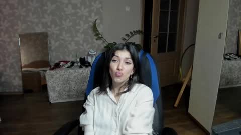 Larisa online show from 10/08/25, 06:05