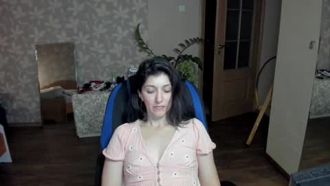 Larisa online show from 10/11/25, 08:07