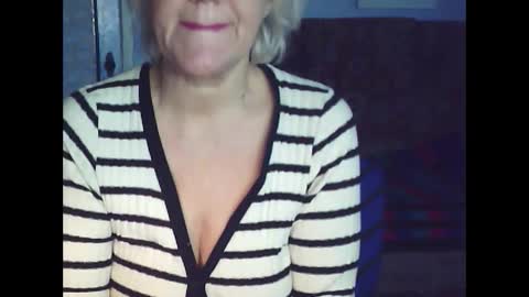 larisaq4ugo24 online show from 02/11/25, 12:16