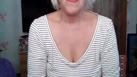 Snapshot of larisaq4ugo24 chatting on 07/13/26, 07:33 larisaq4ugo24 online show from 07/13/26, 07:33