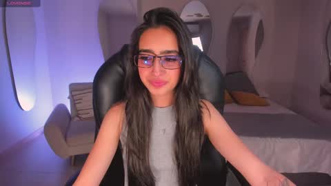 Larisa Smirnov online show from 10/10/25, 03:38