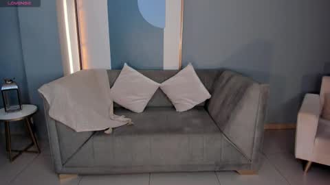 Larisa Smirnov online show from 10/31/25, 03:40