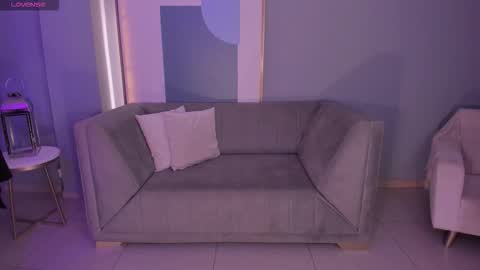 Larisa Smirnov online show from 11/21/25, 03:49