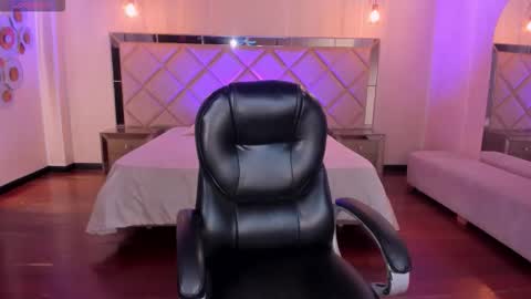 Larisa Smirnov online show from 12/17/25, 04:51