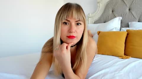 Larissa online show from 02/14/25, 01:40