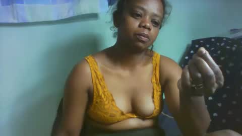 larissa645771 online show from 11/04/25, 07:46