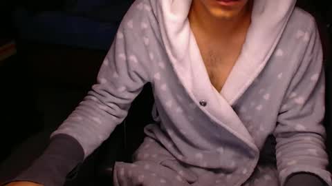 Snapshot of larry_art_a chatting on 02/05/26, 09:08 Larry online show from 02/05/26, 09:08