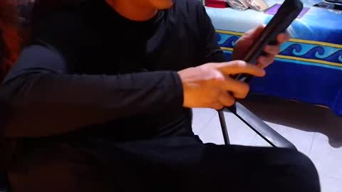 Snapshot of larry_art_a chatting on 03/04/26, 01:33 Larry online show from 03/04/26, 01:33