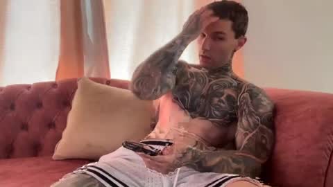 Snapshot of larsskeet chatting on 06/20/26, 01:58 larsskeet online show from 06/20/26, 01:58