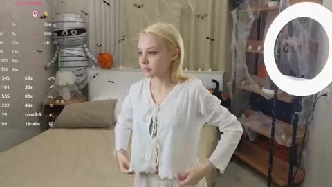 Emilia for my friends Amy online show from 11/04/25, 01:05