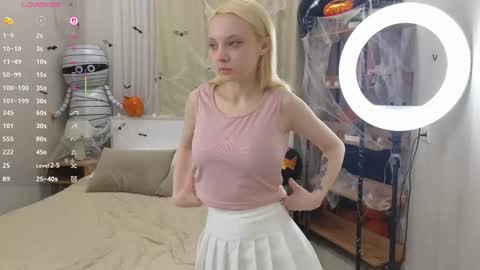 Emilia for my friends Amy online show from 11/06/25, 01:17